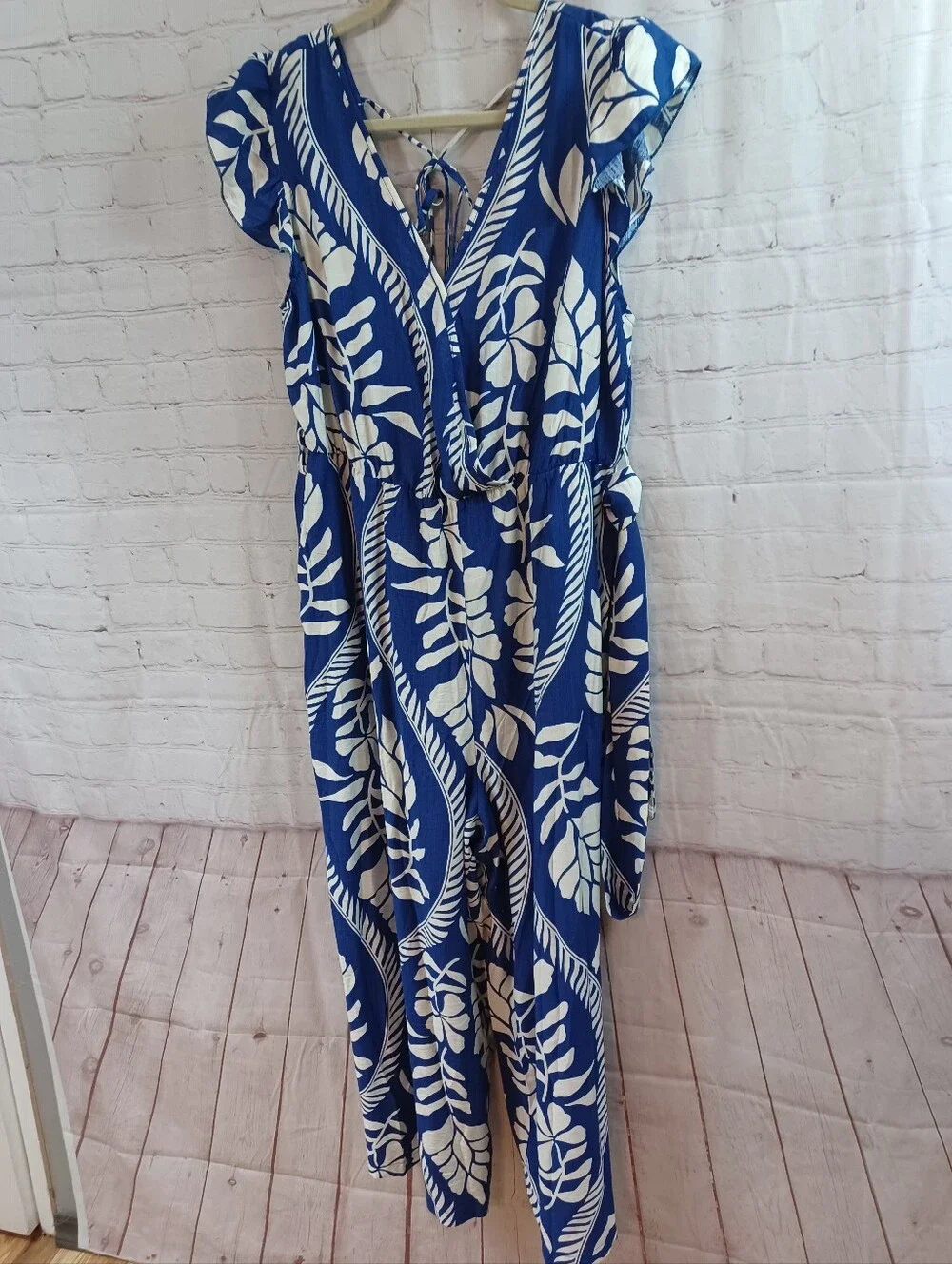 bloomchic 12 L blue white tropical floral maxi jumpsuit dress nwt